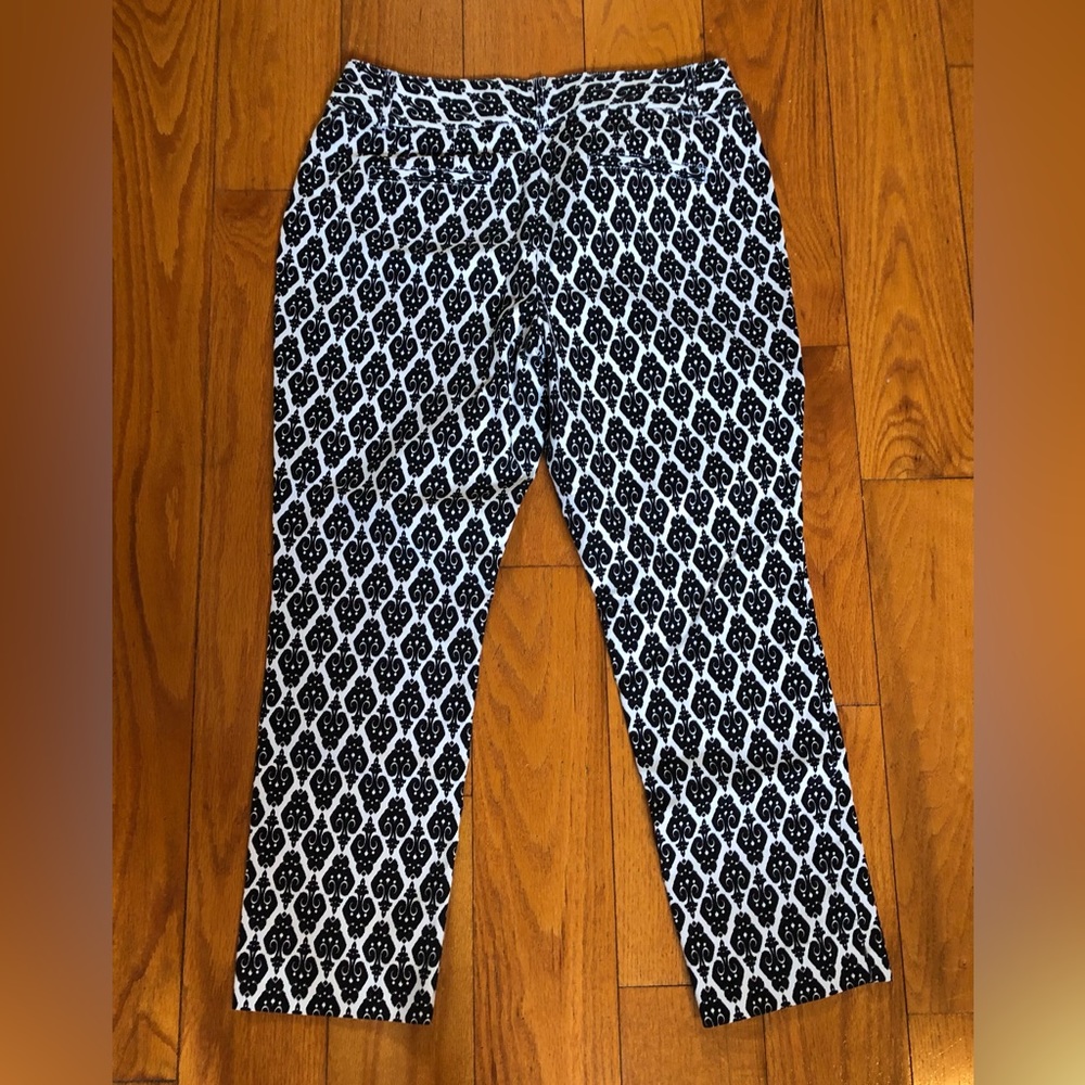 Size 12 White House Black Market capris.